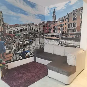 Zsuzsa Lak Apartment Mestre